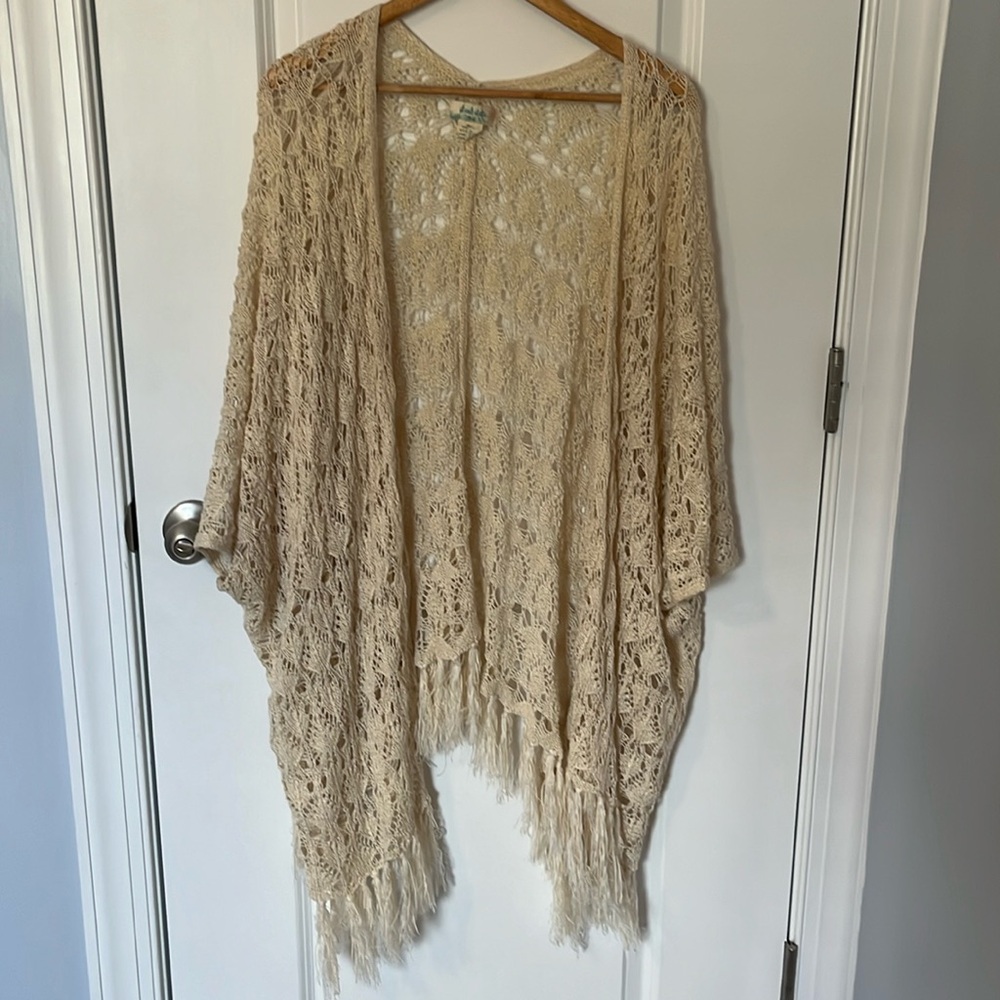 Altar’d state medium/large cream EUC